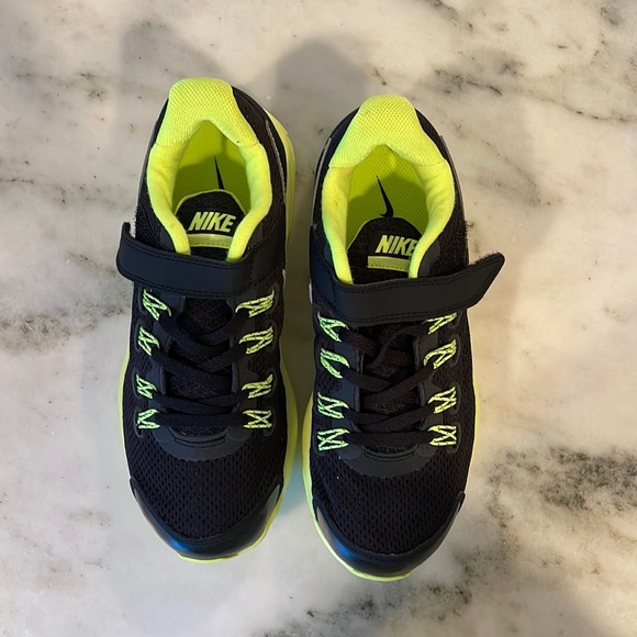 NWT, Nike lunarglide, youth size 2.5 - Picture 2 of 6